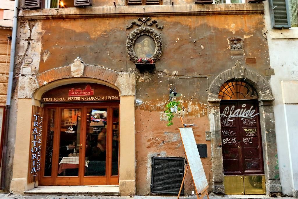 43 via dei Balestrari, RomeVue probable de la maison où Alexandre Silvestre est décédé (l'acte decès indique maison Notre Dame du Chesne - cette maison est la seule avec une Vierge)
