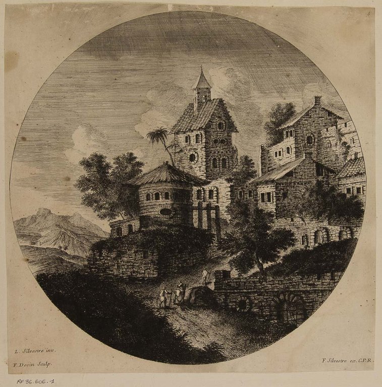 Village sur une colline dans un paysage de montagnes 