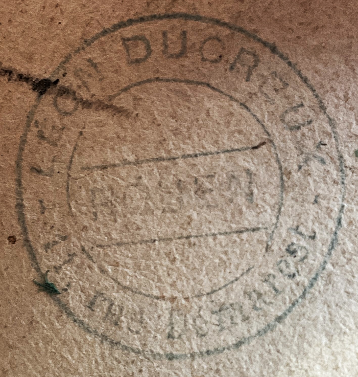 Tampon sur le papier support de la gravure